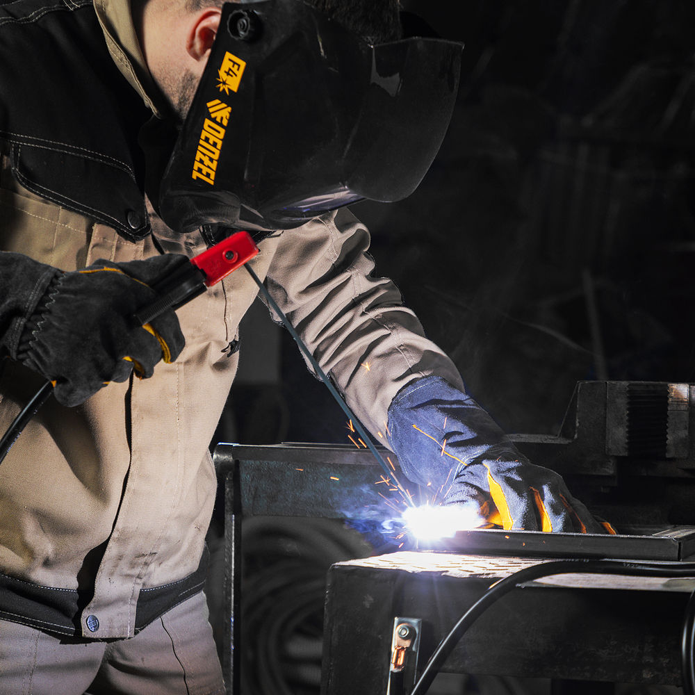 Аппарат инвертор. дуговой сварки SDM-220 Top, 220 А, ПВ 60% кейс Denzel (94358)