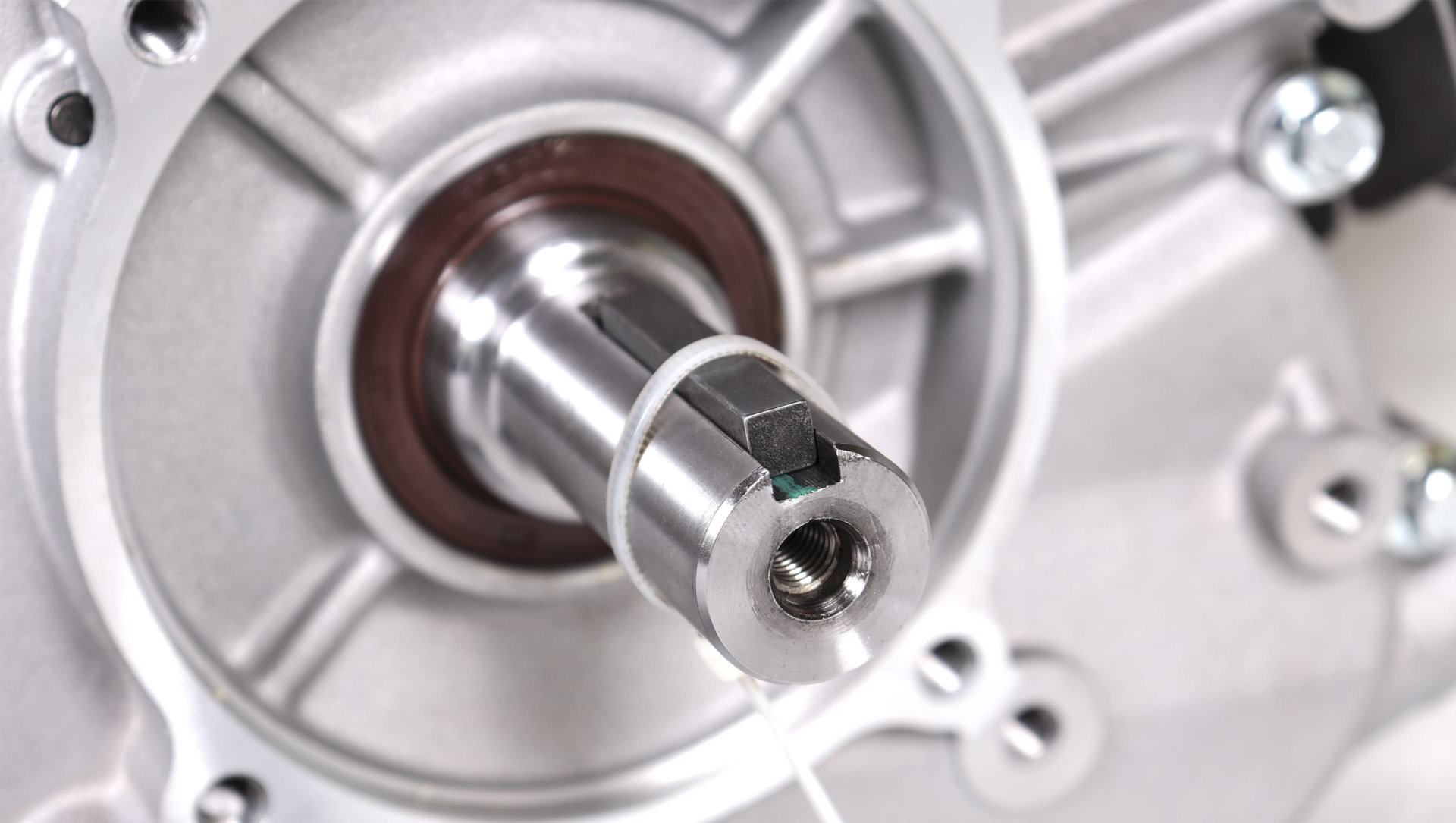 Двигатель 15лс/11кВт 420см? 25мм 34кг шпонка эл.стартер выход 12В/80Вт CHAMPION G420HKE