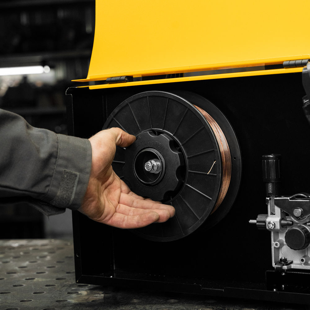 Аппарат инвертор. полуавтомат. cварки IMIG-205SDR, 200 А, ПВ 60%, катушка 5 кг Denzel (94364)