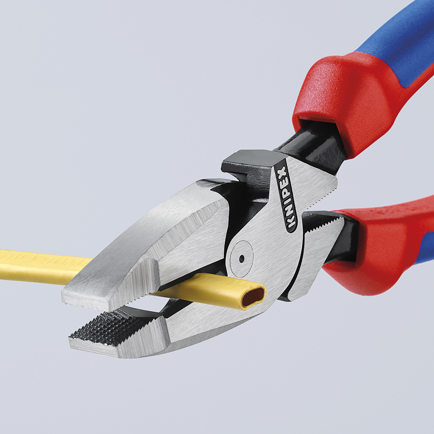 Плоскогубцы электромонтажные 240 мм фосфатированные 2-комп ручки Linemans KN-0902240