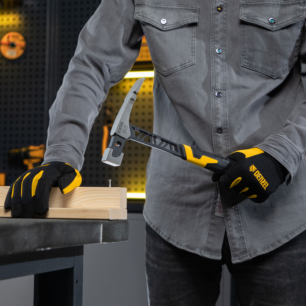 Молоток каменщика 680 г, цельнокованый, двухкомпонентная обрезиненная рукоятка Denzel (10633)