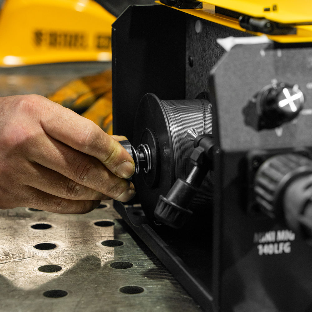 Аппарат инвертор. полуавтомат. сварки Mini MIG-140LFG, 140 А, ПВ 60%// Denzel (94305)