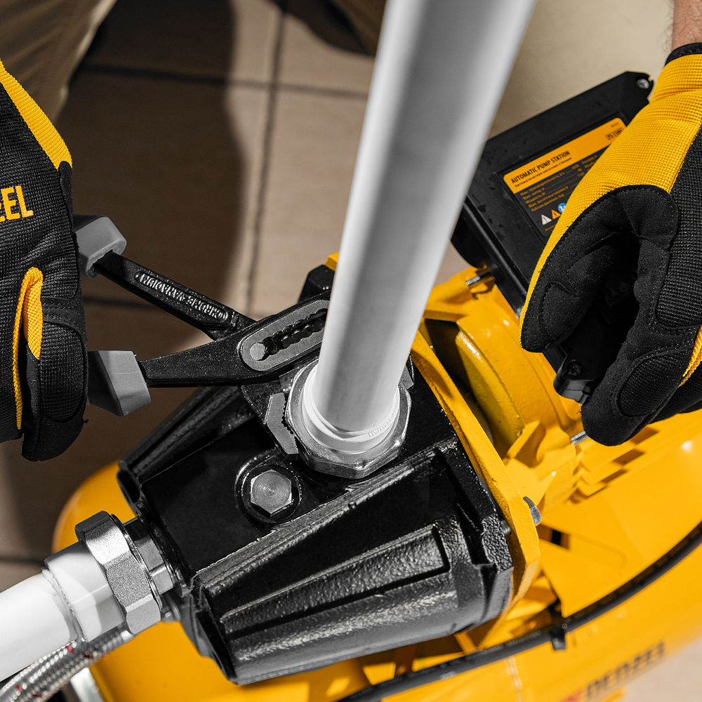 Насосная станция PS1100С, 1100 Вт, 4500 л/ч, ресивер 24 л, подъем 46 м, чугун Denzel (97215)