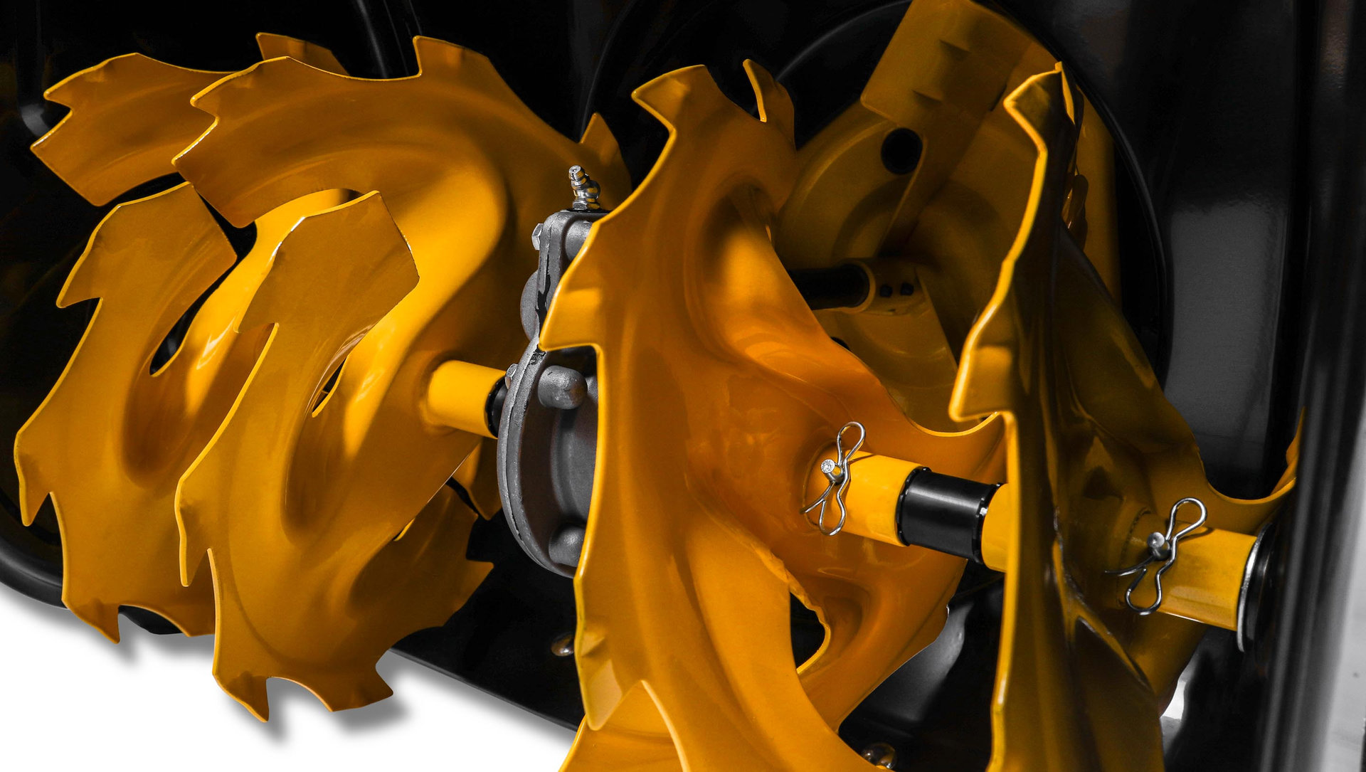 Снегоотбрасыватель CHAMPION ST656BS (6,5лс B&S950 56см 6F/2R колеса 3л, 77,5кг эл.стартер, фара) (ST656BS)