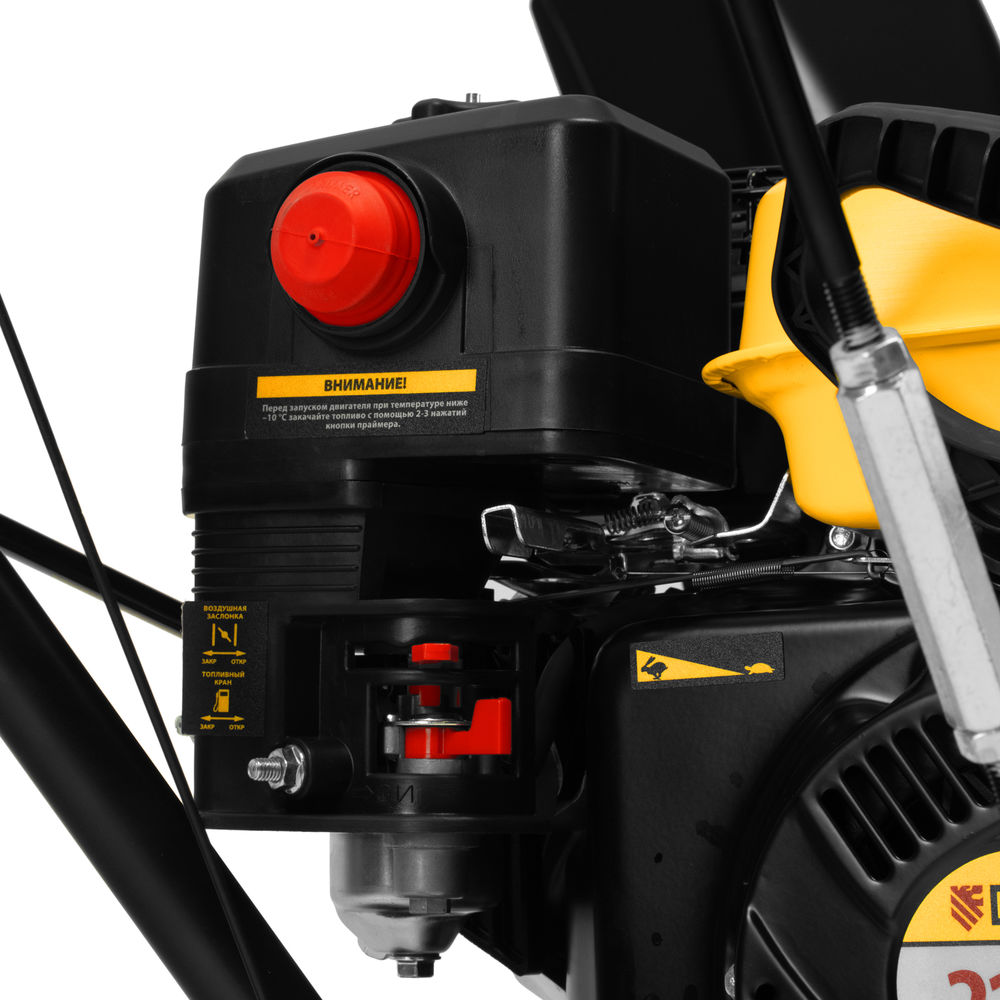 Бензиновая снегоуборочная машина SBM 610, 212 cc, ручной старт, фара Denzel (97653)