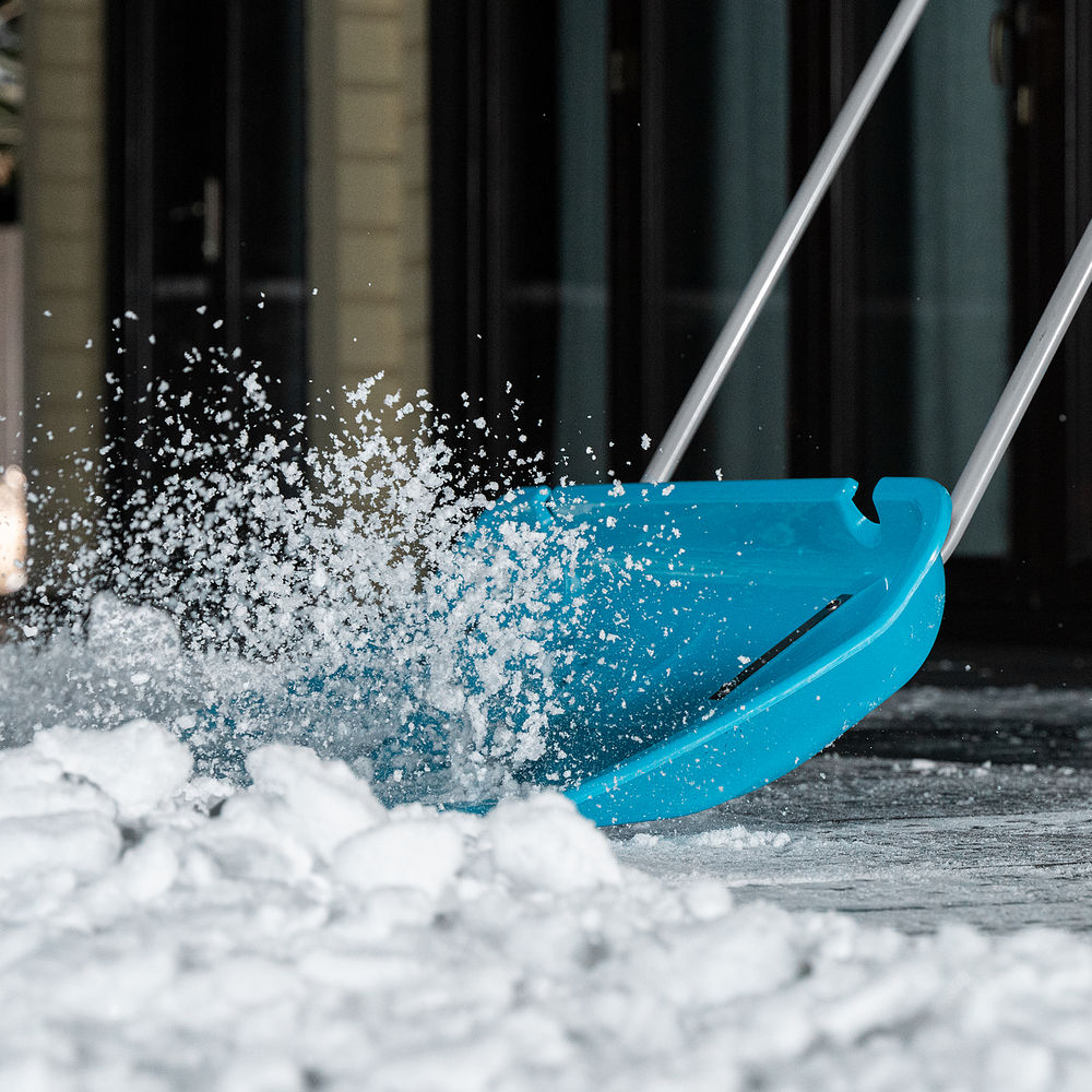 Скрепер для уборки снега, полипропилен, колеса, 750х445х1275 мм, рукоятка с ПВХ, LUXE Palisad (61800)