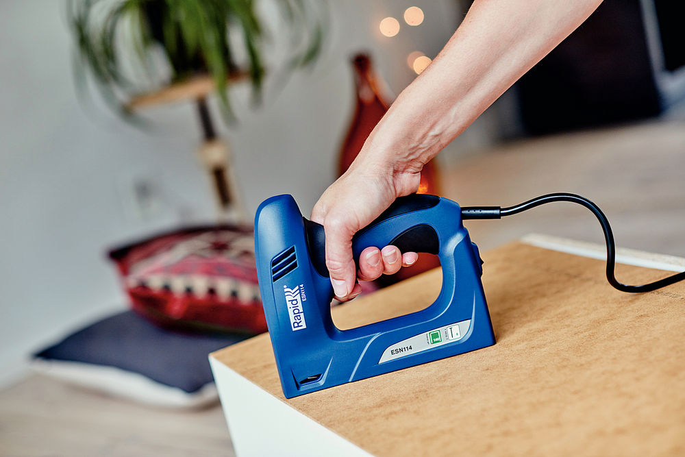 Электрический нейлер-степлер 2-в-1 для скоб R:El.Staple Gun ESN114, тип 140 и гвоздей 300 RAPID 5000131