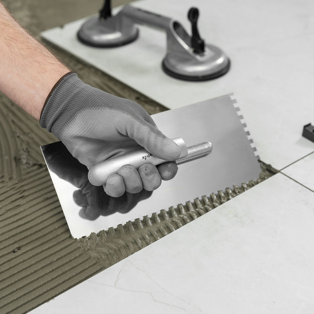 Гладилка из нержавеющей стали, 280 х 130 мм, деревянная ручка, зуб 6 х 6 мм Matrix (86737)