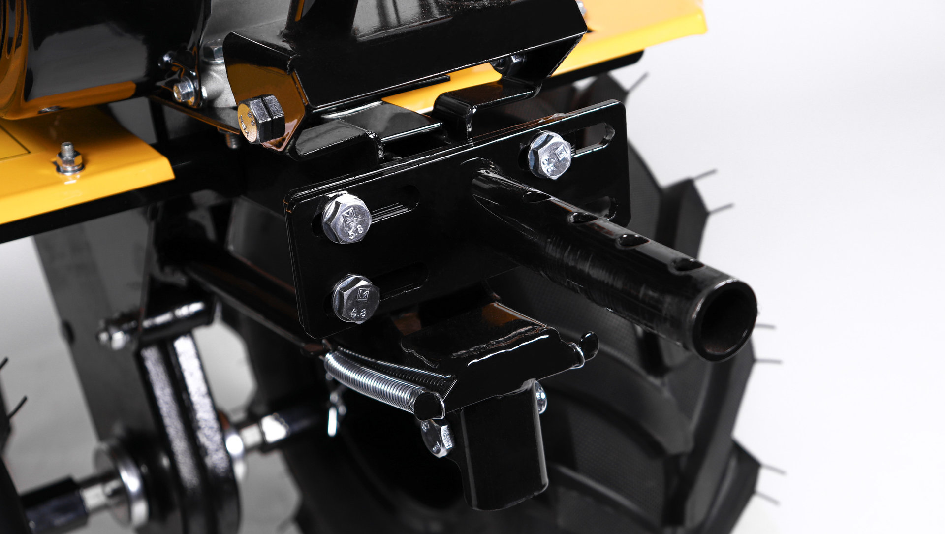 Мотоблок Champion BC8738 (7лс 3F/1R 81см 35см 6л 84кг, колеса 19х7.00-8 шкив) (BC8738)