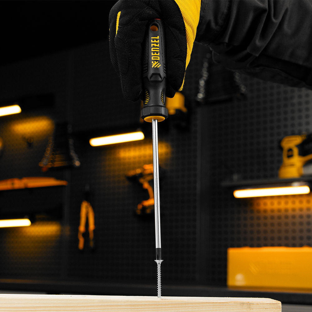 Отвертка, PH2х150 мм, S2, 3к рукоятка Denzel (121807)