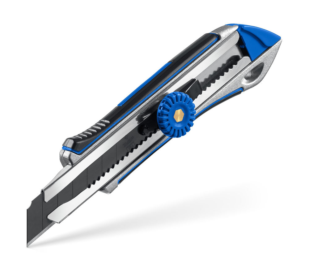 Металлический обрезиненный нож с винтовым фиксатором 18 мм Профессионал ЗУБР Титан-В 09174