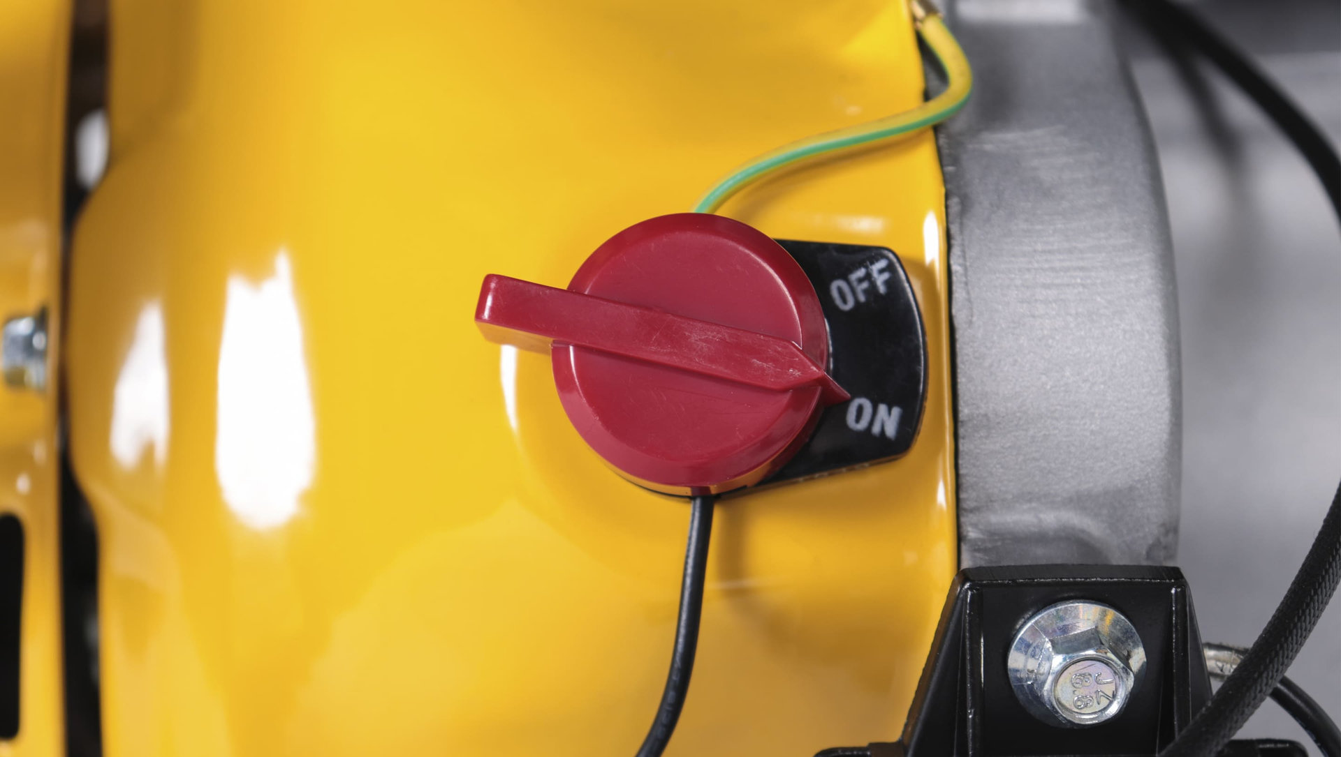 Двигатель 15лс/11кВт 420см? 25мм 31кг шпонка выход 12В/60Вт CHAMPION G420HKDC