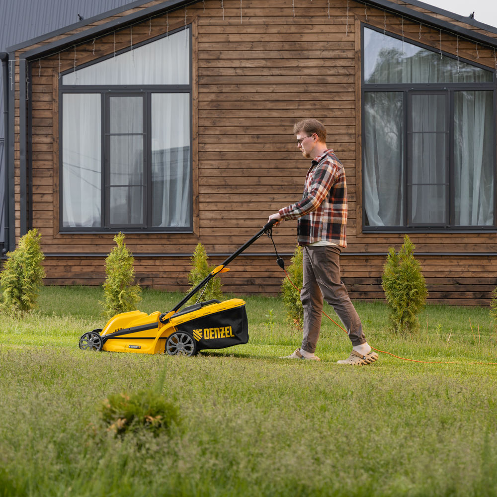 Газонокосилка электрическая GMC-2000, шир. 44см, 2000 Вт, 6 уров., травосб. 45 л Denzel (96630)