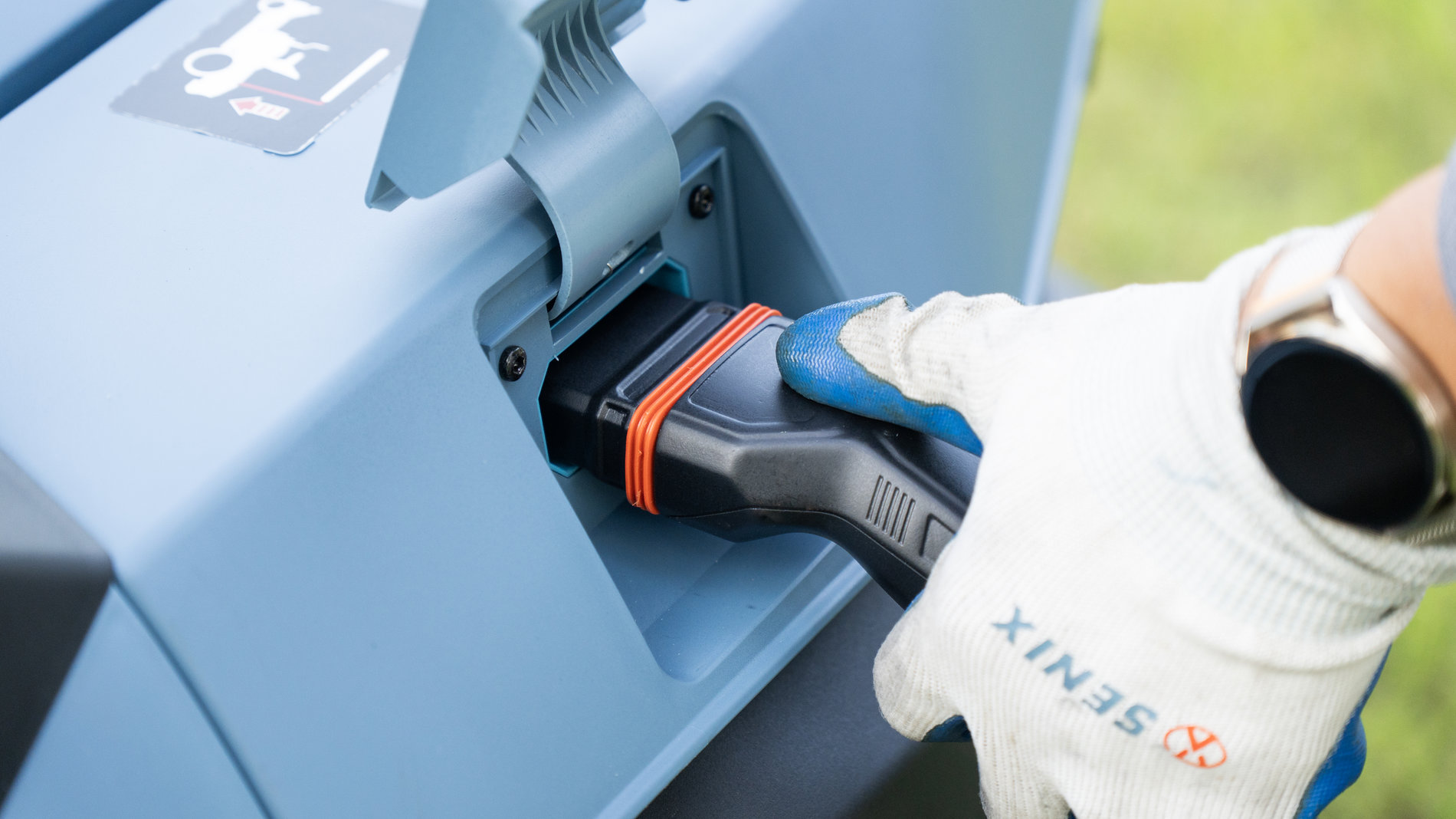 Райдер газонокосилка ZTR аккумуляторная ZTRX6-M-EU, 107см, с 4 АКБ 12Ач и зу 1600Вт, SENIX