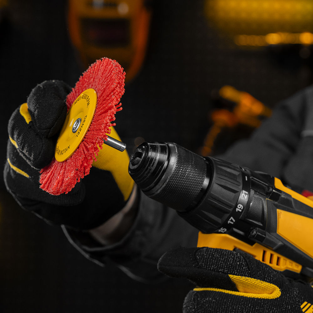 Щетка для дрели, 100 мм, Плоская, со шпилькой, нейлоновая щетина Denzel (74434)