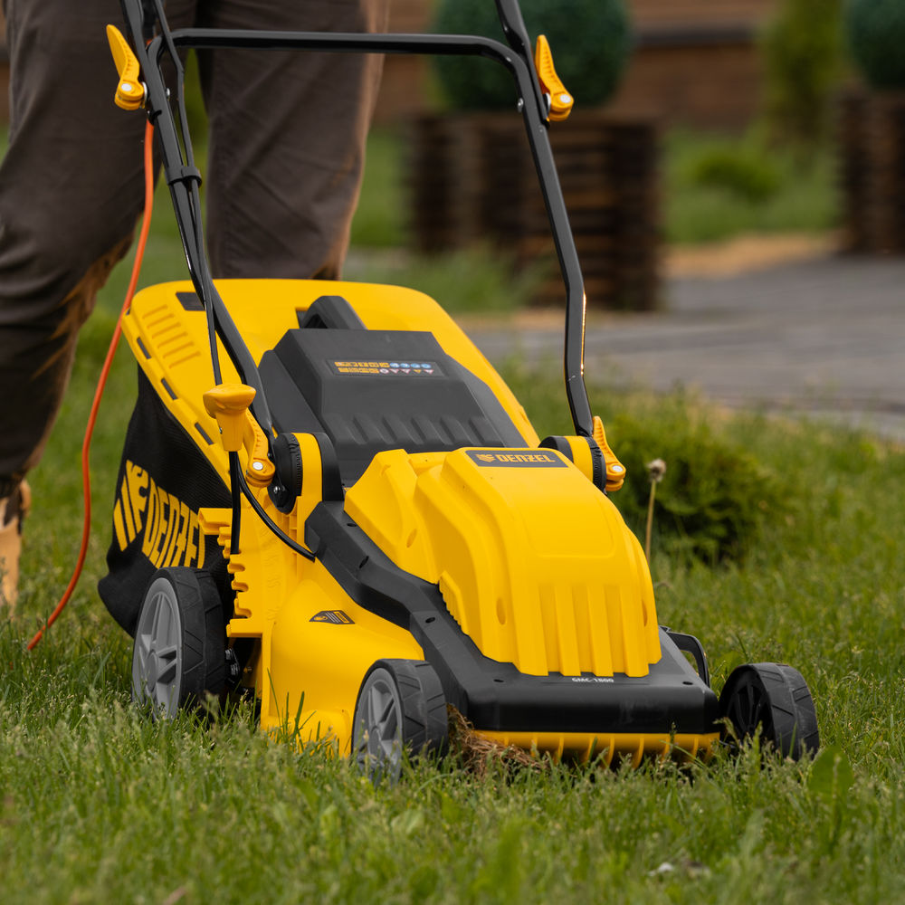 Газонокосилка электрическая GMC-1800, шир. 38см, 1800 Вт, 6 уров., травосб. 35 л Denzel (96629)