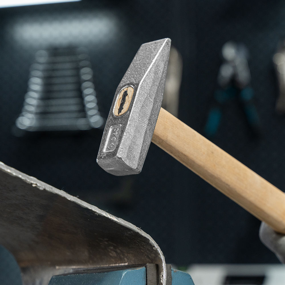 Молоток слесарный, 600 г, квадратный боек, деревянная рукоятка Россия