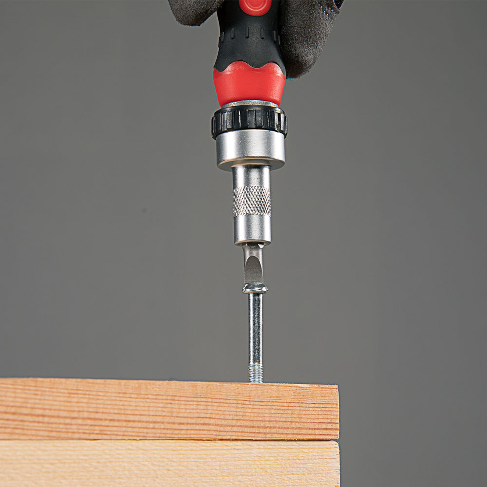 Отвертка реверсивная с набором бит и насадок торцевых, CrV, 1/4, 16 шт Matrix (11332)