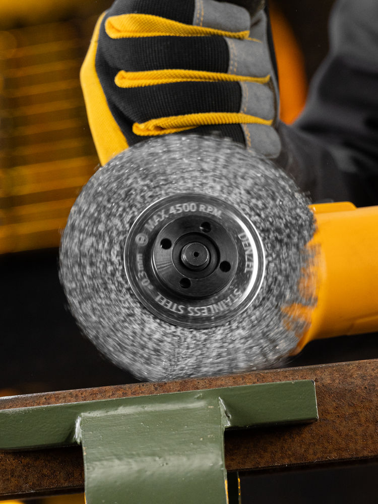 Щетка для УШМ, 125 мм, Плоская, витая нержавеющая проволока 0.3 мм, посадка 22.2 мм Denzel (746563)