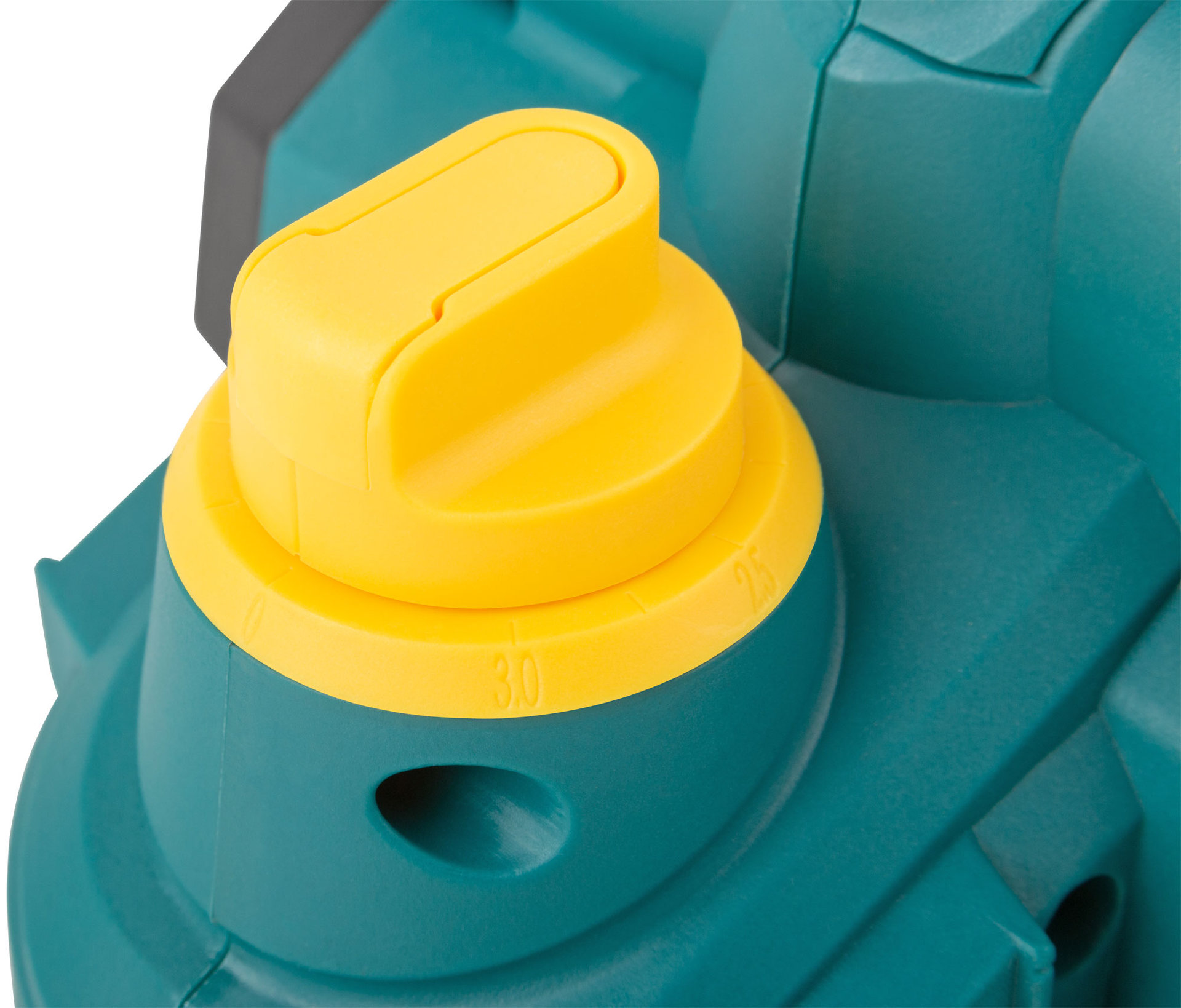 Рубанок 900 Вт; 16000 об/мин; 82 мм; 0-3,0 мм; паз 0-16 мм; 3 кг; прав. выброс; ал.опора; рез. накл.; коробка (80498)