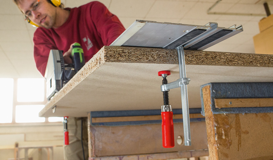 Струбцина цельностальная настольная 120/60, 1.8 кН, направляющая для пазов 12x8 мм GTR12 BE-GTR12