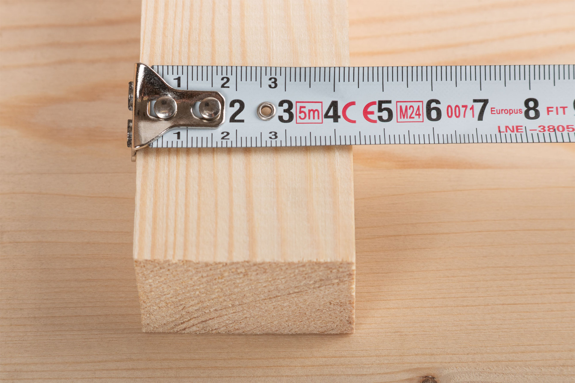 Рулетка Гранд, калибр.лента, нейлон.покр., магн.крючок, двойной стопор, прорезин.корпус 5 м х 19 мм