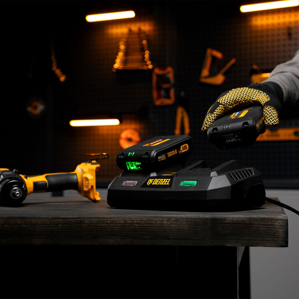 Устройство зарядное для аккумуляторов IBC-18-3.0-2, Li-Ion, 18В, 3.0 А, для двух батарей Denzel (28454)