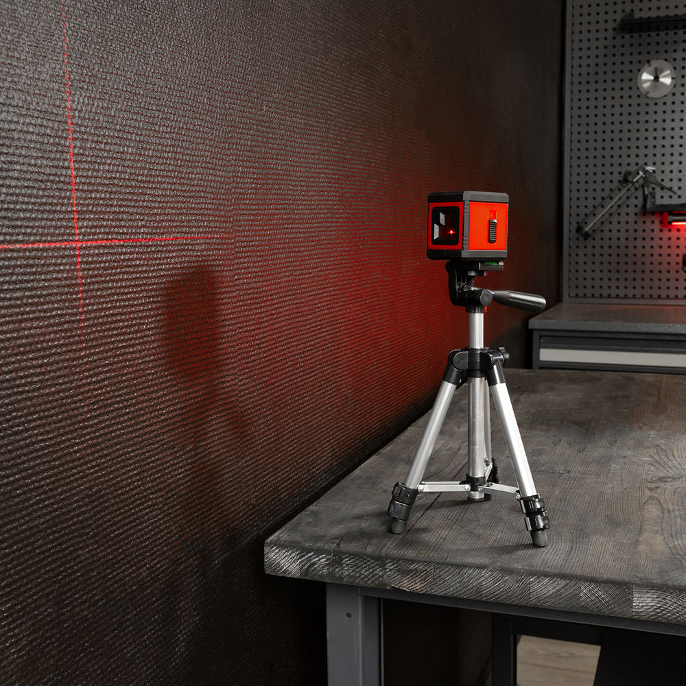 Лазерный уровень XQB RED Pro SET, 10 м, красный луч, батарейки, штатив MTX (350185)