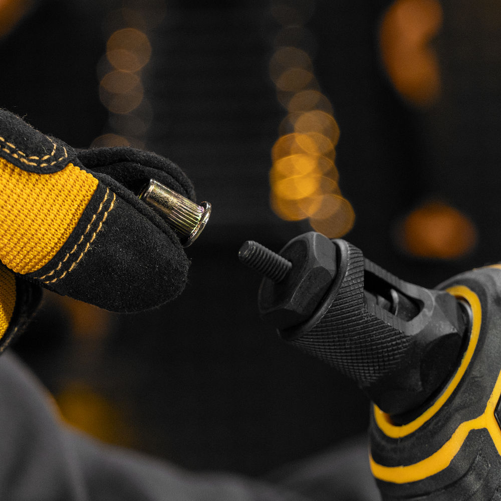 Заклепки резьбовые, стальные, оцинкованные, М5, пластиковый кейс, 100 шт. Denzel (40602)