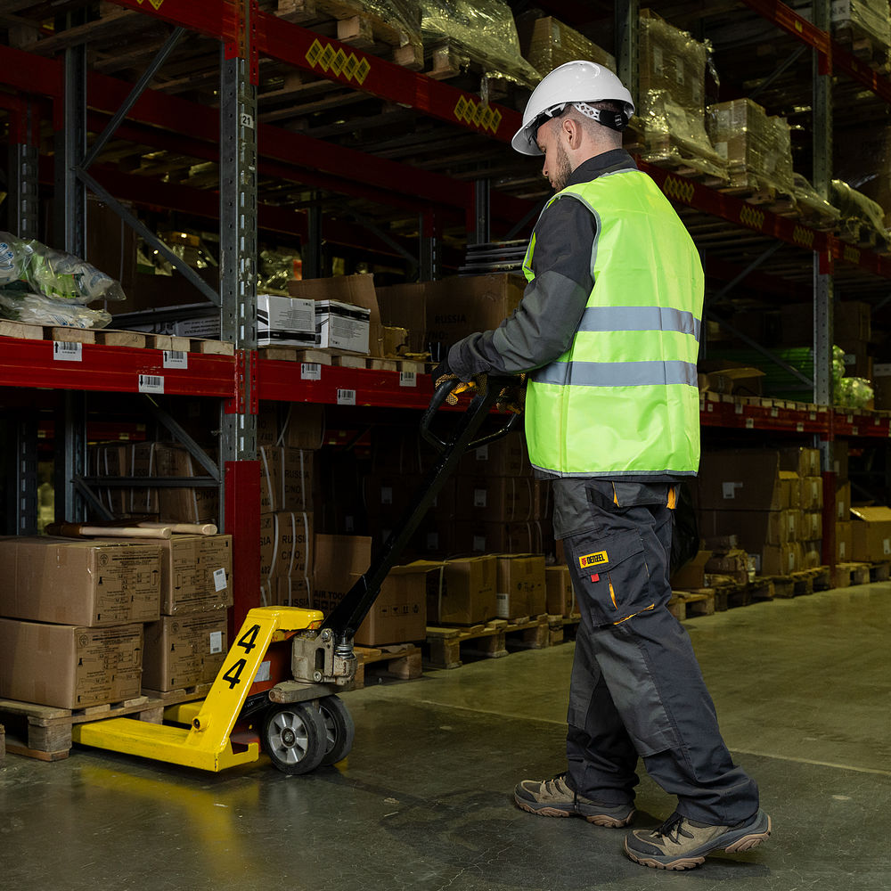 Каска защитная ударопр.«Форвард» (К-05)ABS/PC,комплект со встроен.очк.ОЧК-05 Форвард,белая Denzel (89205)