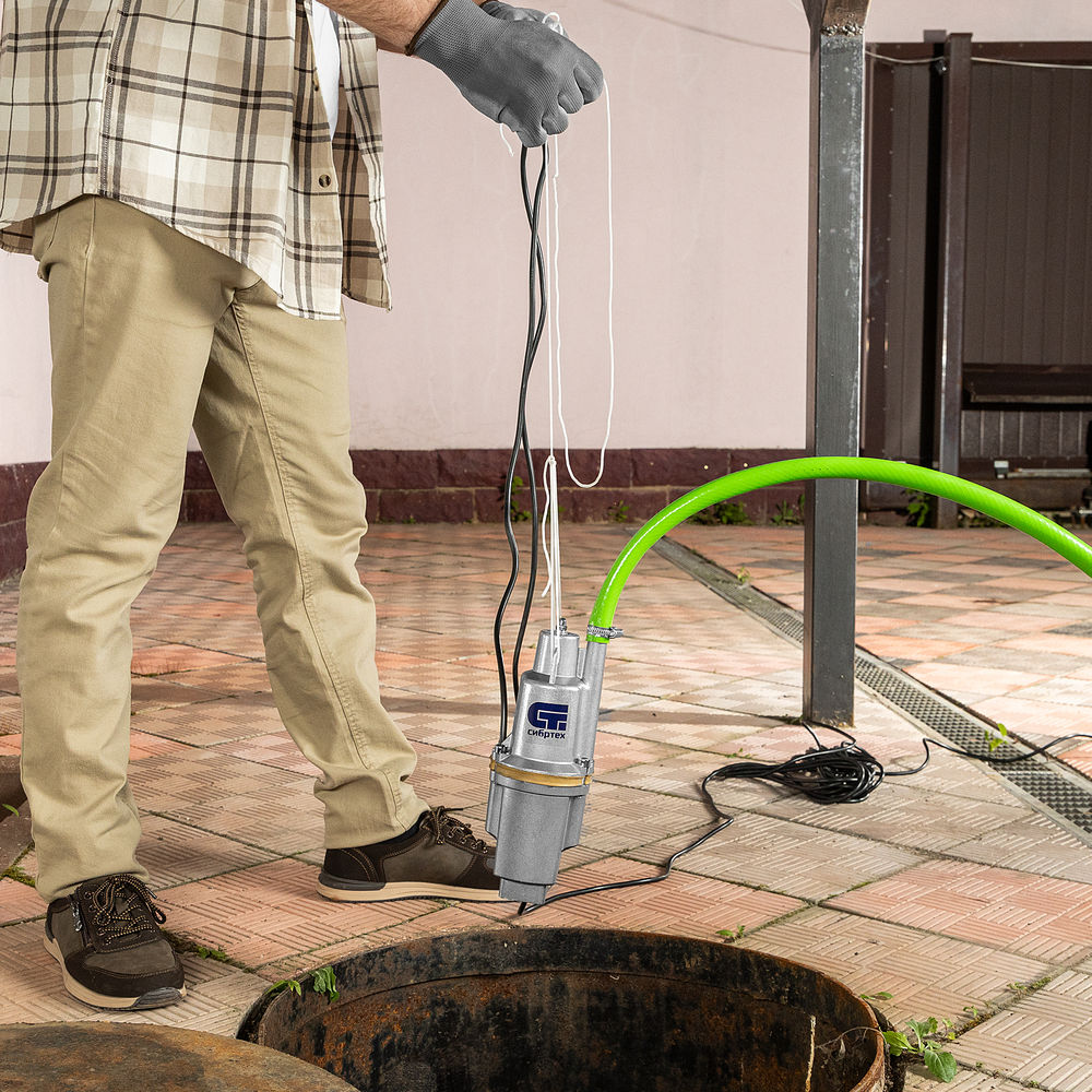 Вибрационный насос СВН300-15, верхний забор, 300 Вт, напор 75 м, 1200 л/ч, кабель 15 м Сибртех (99302)