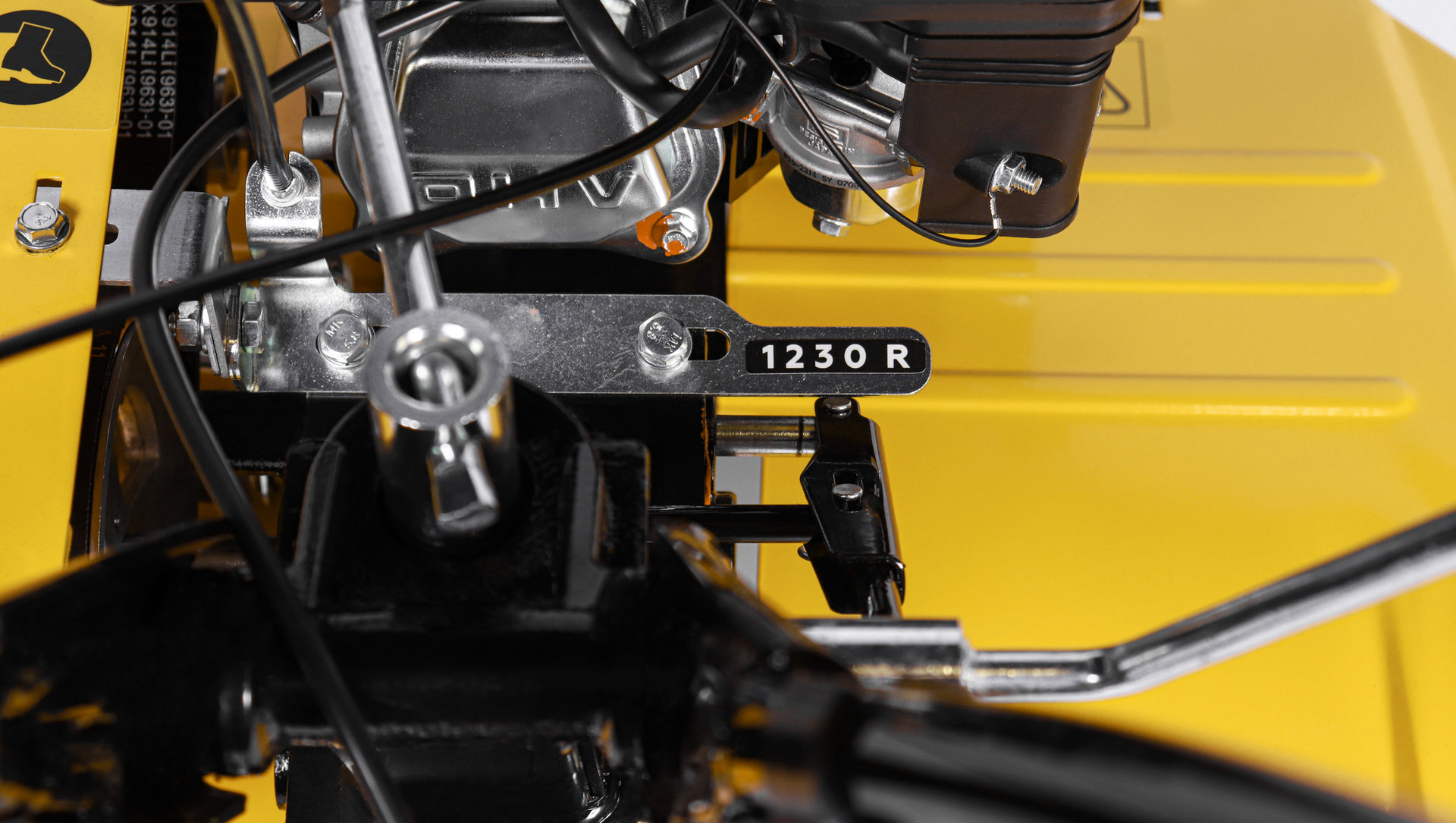 Мотоблок Champion BC8734 (7лс 3F/1R 81см 35см 3,6л 75кг, колеса 4/10 шкив) (BC8734)