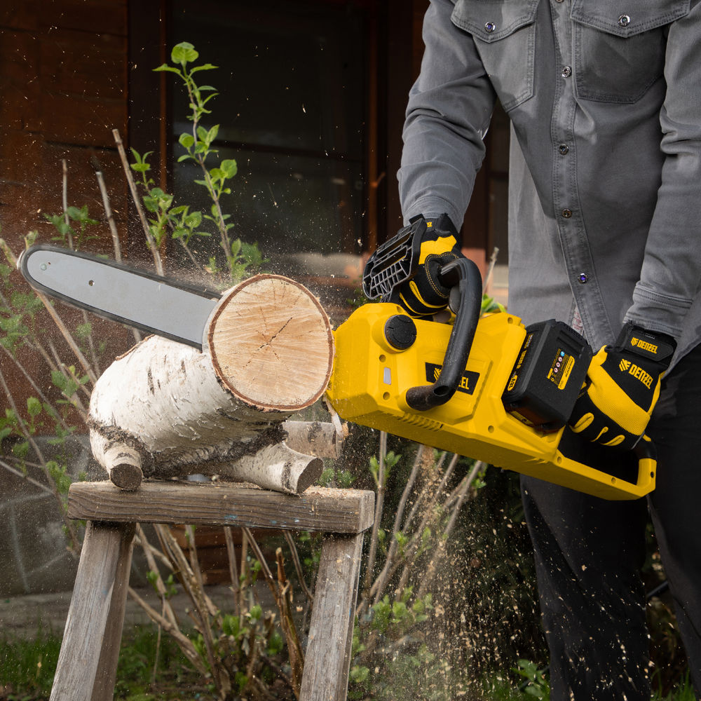 Цепная пила аккумуляторная бесщеточная RCS400-36, Li-ion, 36 В, 4 Ач, шина 400 мм Denzel (58610)