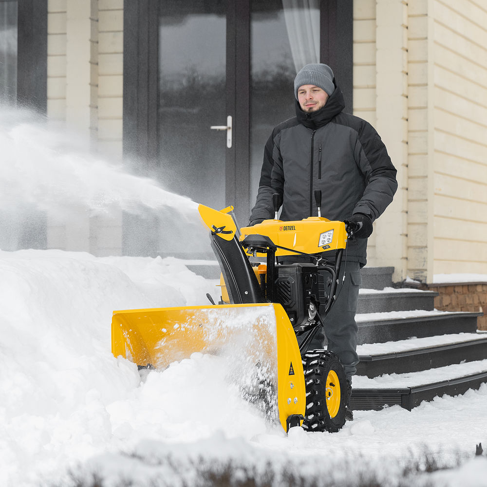Бензиновая снегоуборочная машина SBL 711D PRO, 302cc, эл.старт, фара, обогрев, блок. дифф. Denzel (97655)
