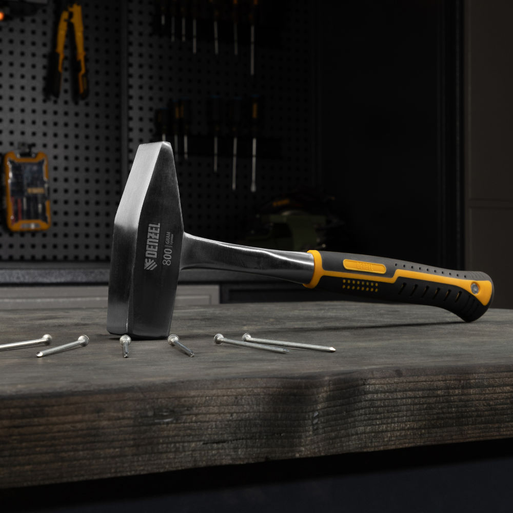 Молоток слесарный 800 г, цельнометаллический, двухкомпонентная рукоятка Denzel (10405)