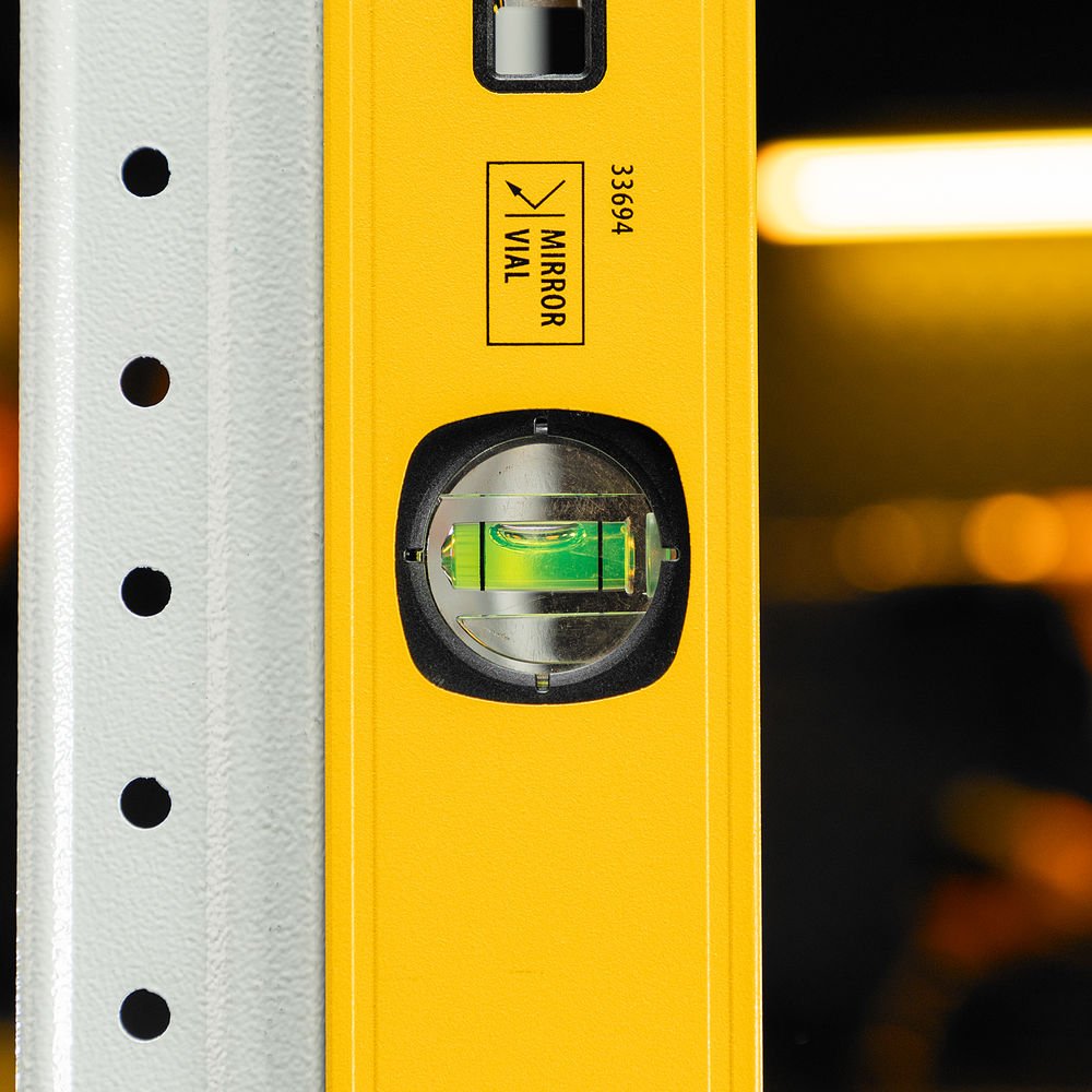 Уровень алюминиевый, магнит, фрезерованный, 3 глазка (1 зеркал.) 0,5 мм/м, 1200 мм Denzel (33694)