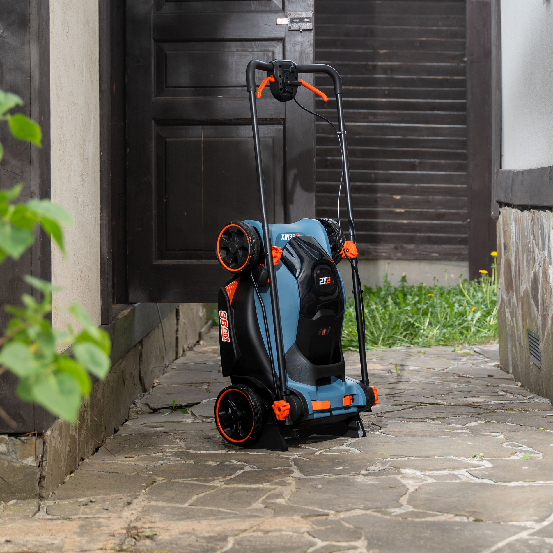 Газонокосилка аккумуляторная, 38 см, 2 аккумулятора 4Ач, двухпортовое ЗУ 2X2 40В