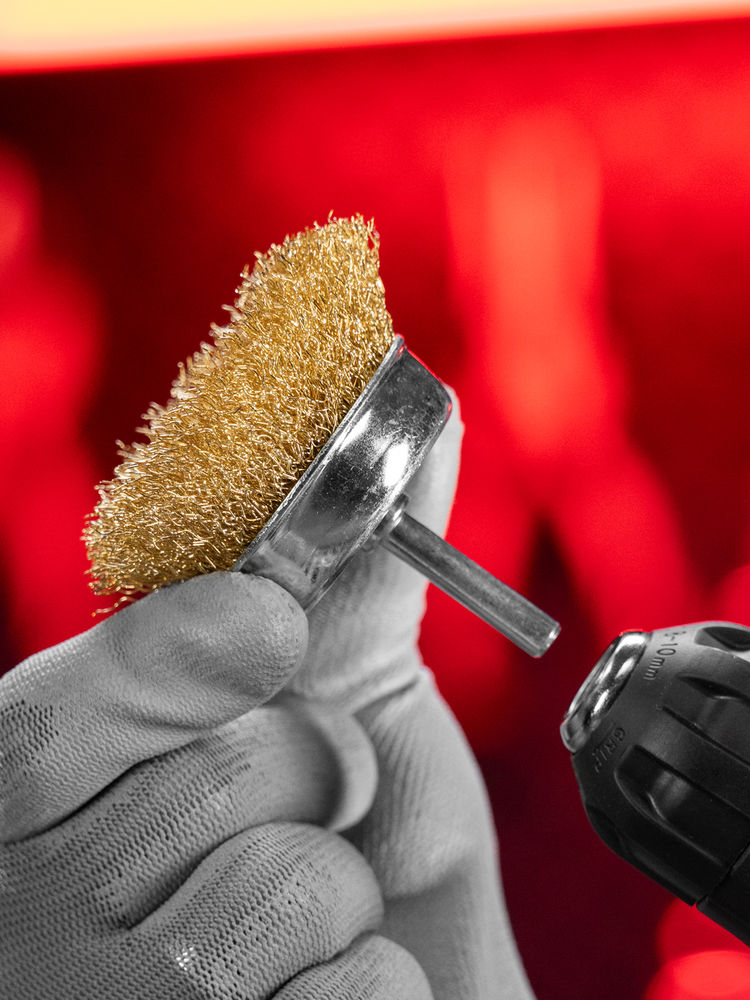 Щетка для дрели, 65 мм, чашка со шпилькой, латунированная витая проволока Matrix (74477)