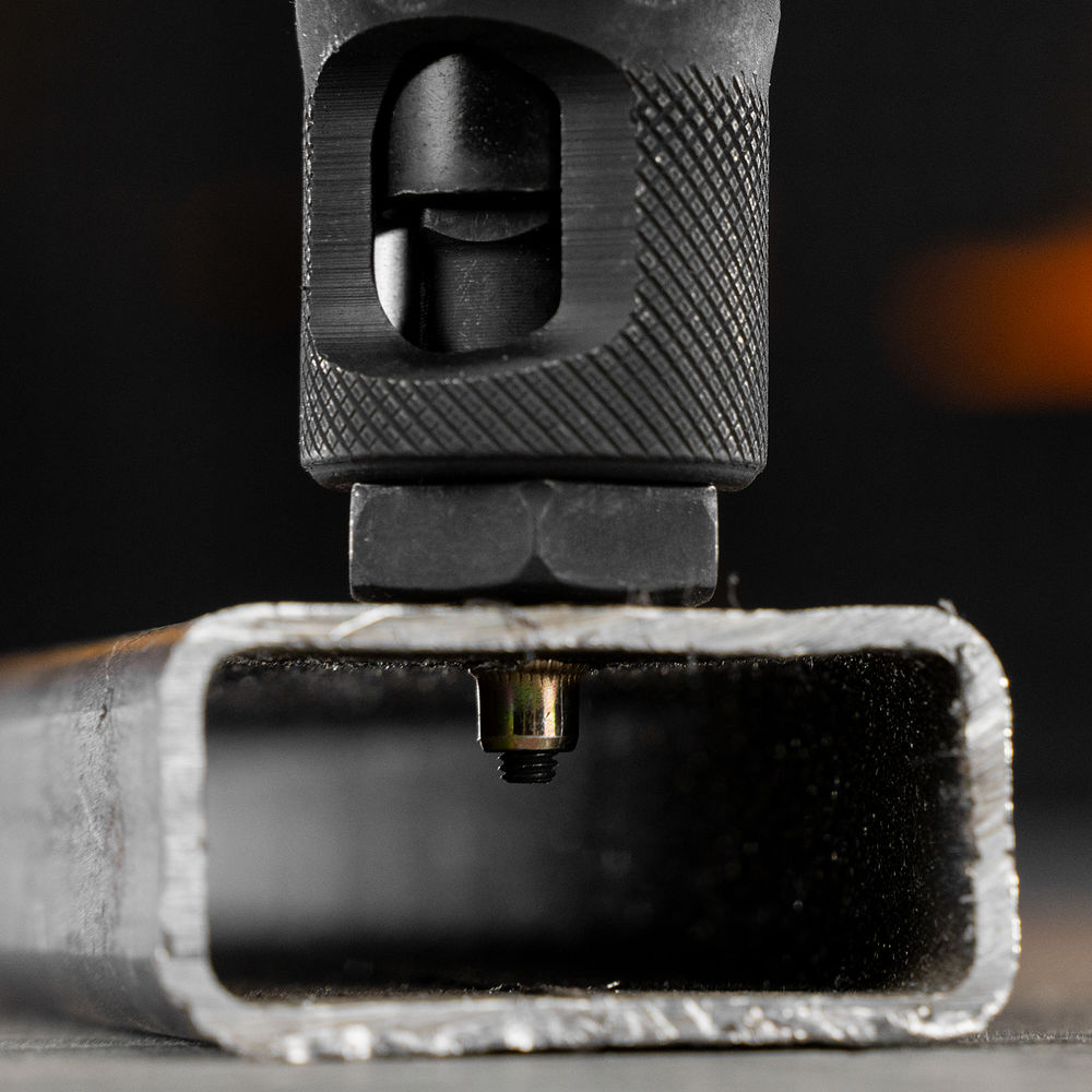 Заклепки резьбовые, стальные, оцинкованные, М3, пластиковый кейс, 200 шт. Denzel (40600)