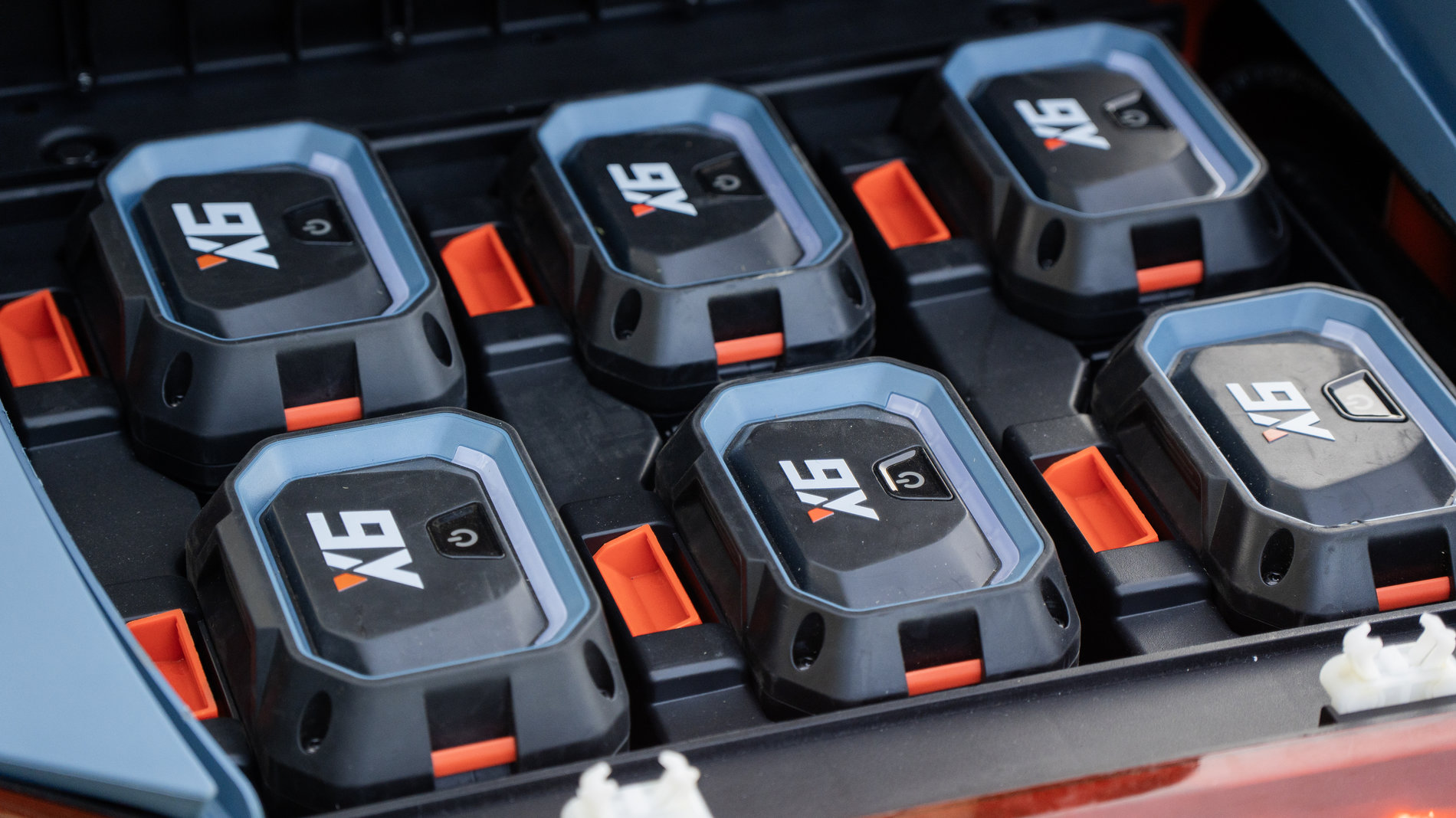 Райдер газонокосилка ZTR аккумуляторная ZTRX6-M-EU, 107см, с 4 АКБ 12Ач и зу 1600Вт, SENIX