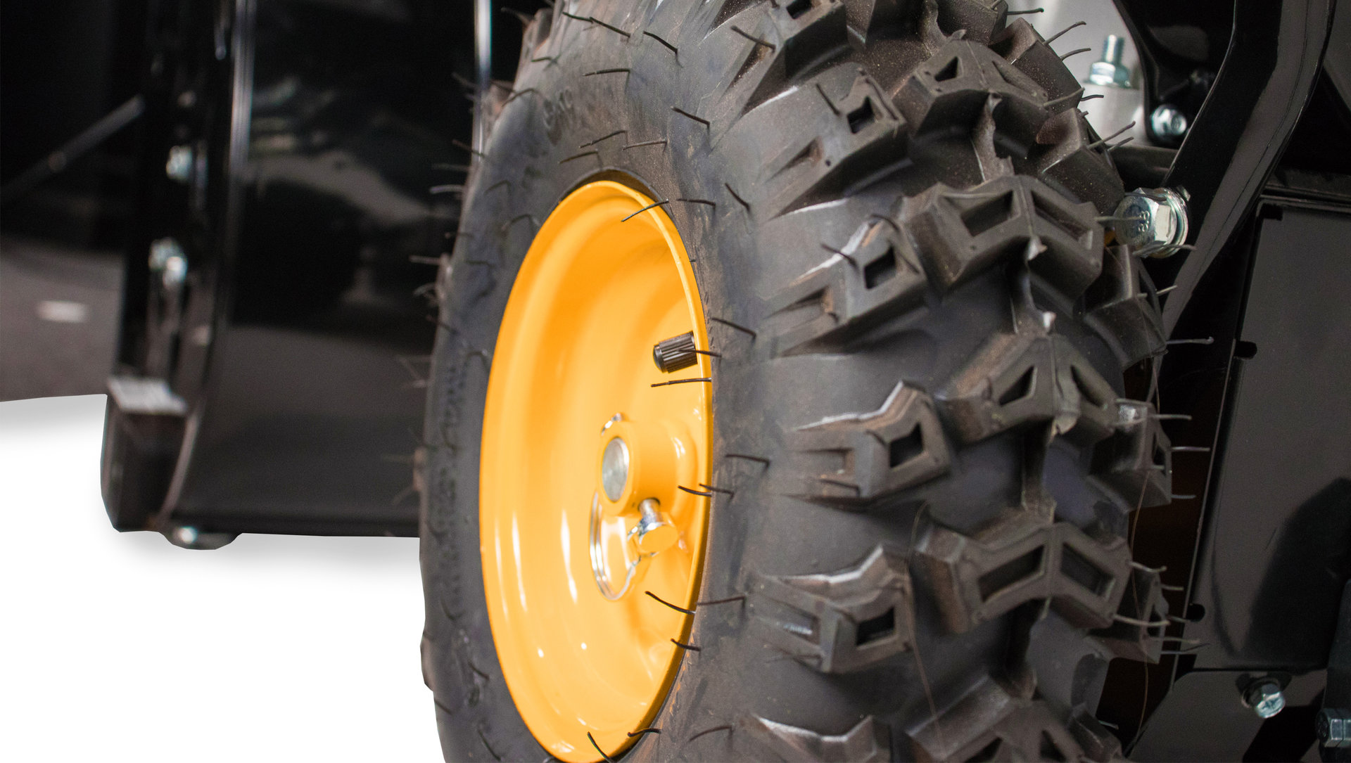 Снегоотбрасыватель CHAMPION ST662E (6,5лс61см6F/2Rколеса3,6л80,5кг эл.стартер, фары, обогрев рук) (ST662E)