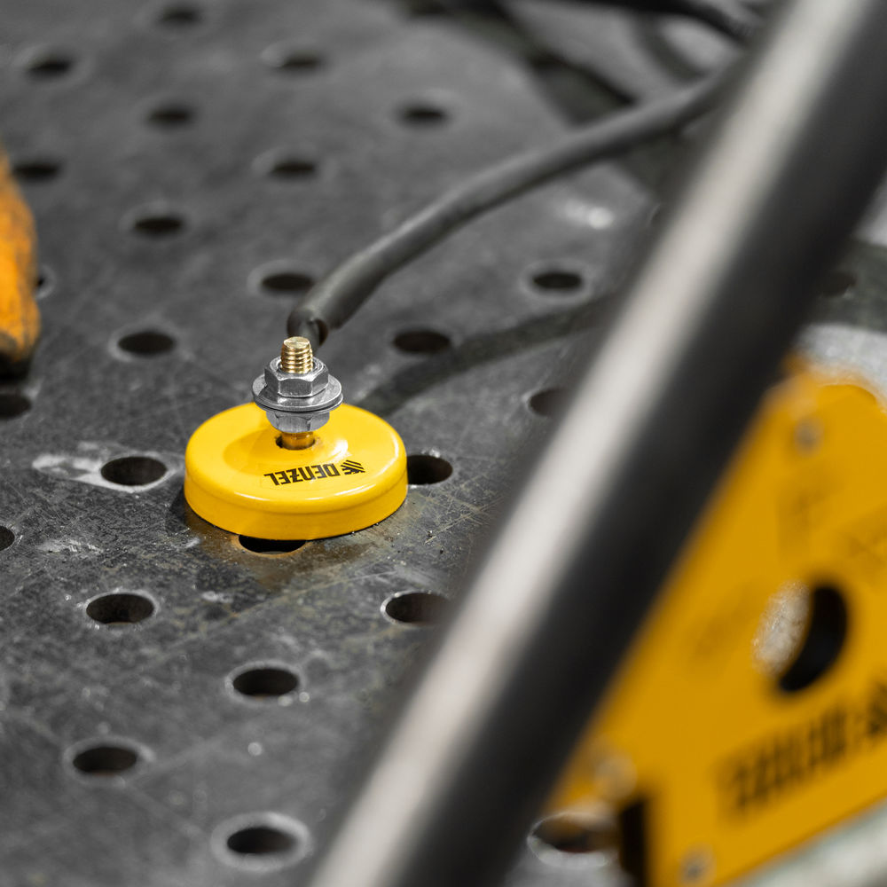 Набор из 2 магнитных сварочных фиксаторов и магнитной клеммы масса Denzel (97557)