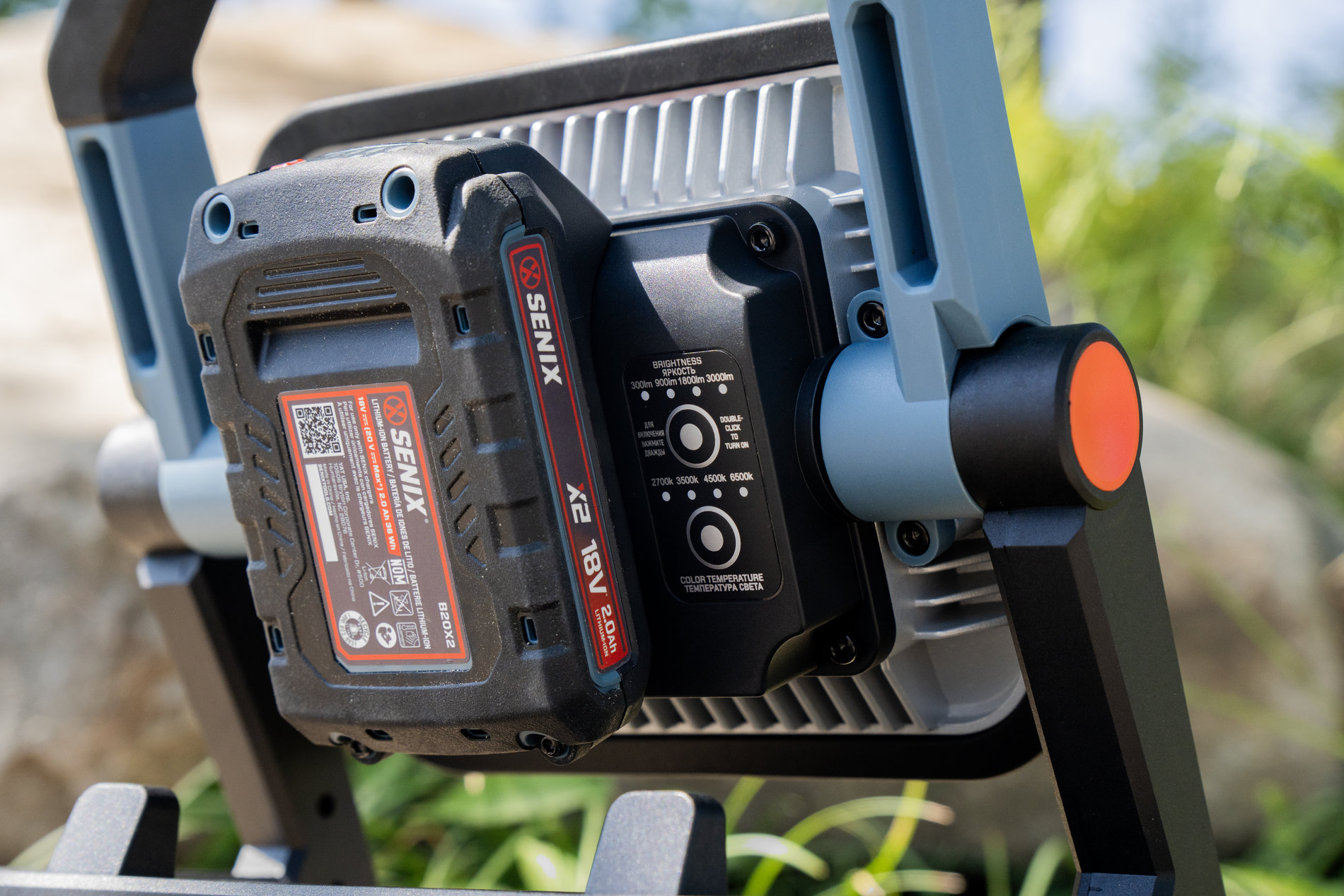 Прожектор портативный, без АКБ и ЗУ X2 20В