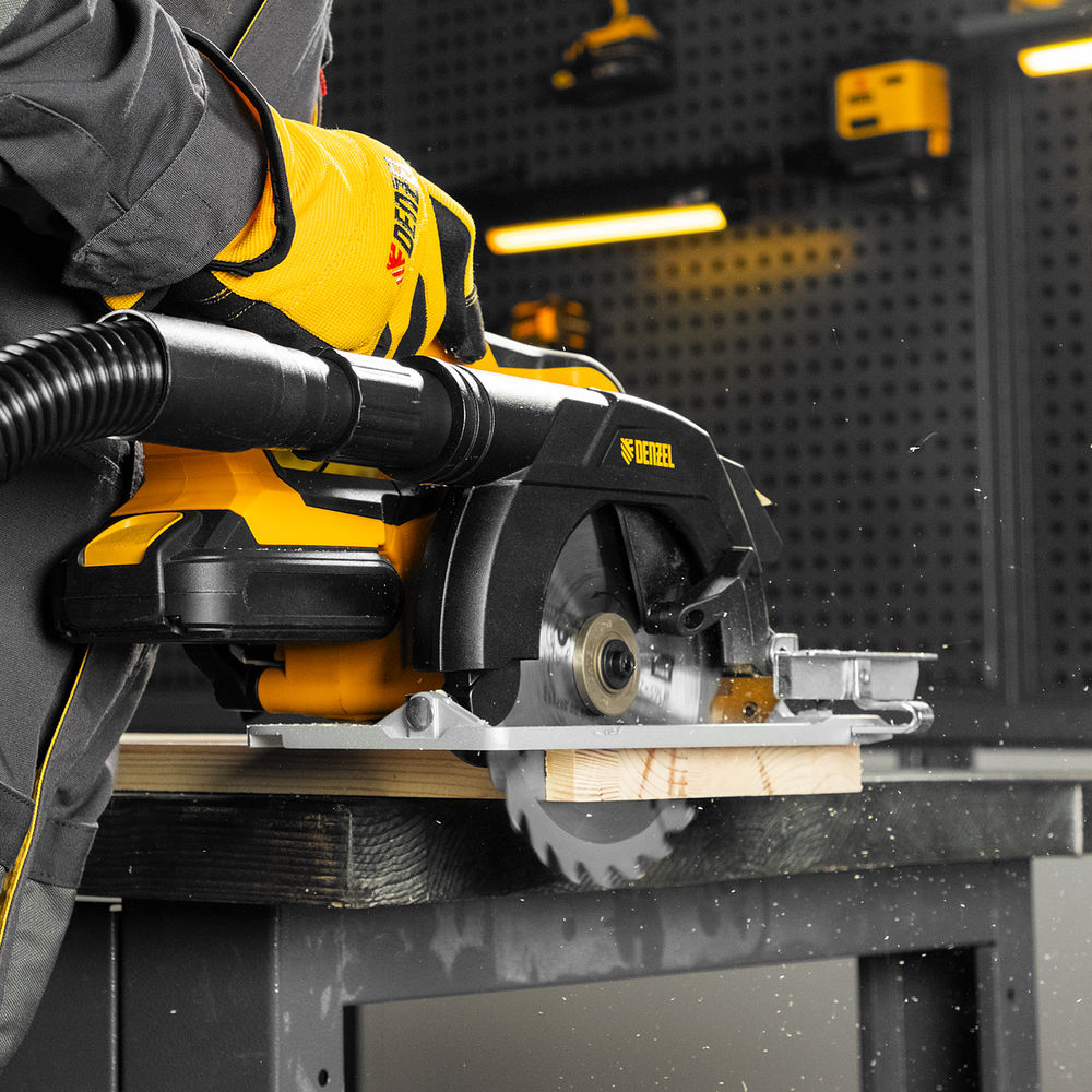 Пылесос строительный RVC20, 1400 Вт, бак 20 л, шланг 3 м, розетка с автосинхр. Denzel (28202)