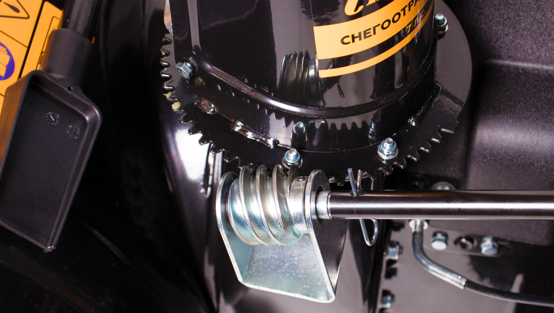 Снегоотбрасыватель CHAMPION ST761E (7,0лс 61см 6F/2R колеса 3л 81кг эл.стартер, фара,зимн.дв) (ST761E)