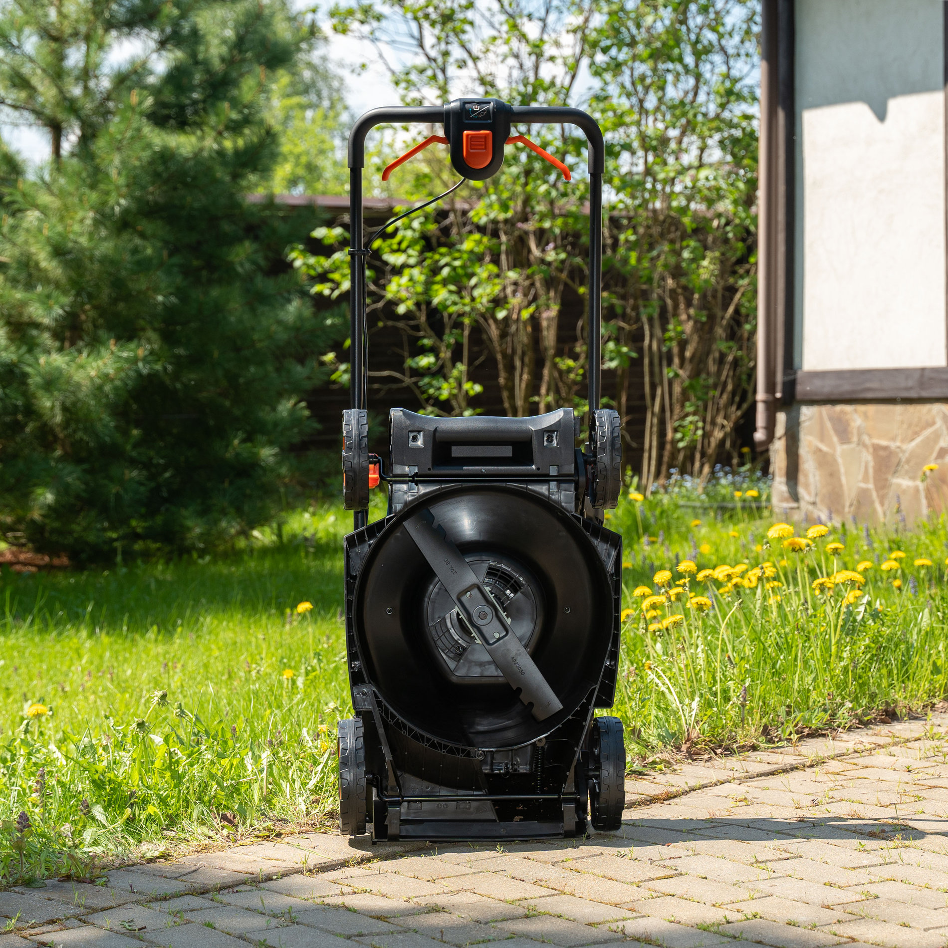 Газонокосилка аккумуляторная, 38 см, 2 аккумулятора 4Ач, двухпортовое ЗУ 2X2 40В