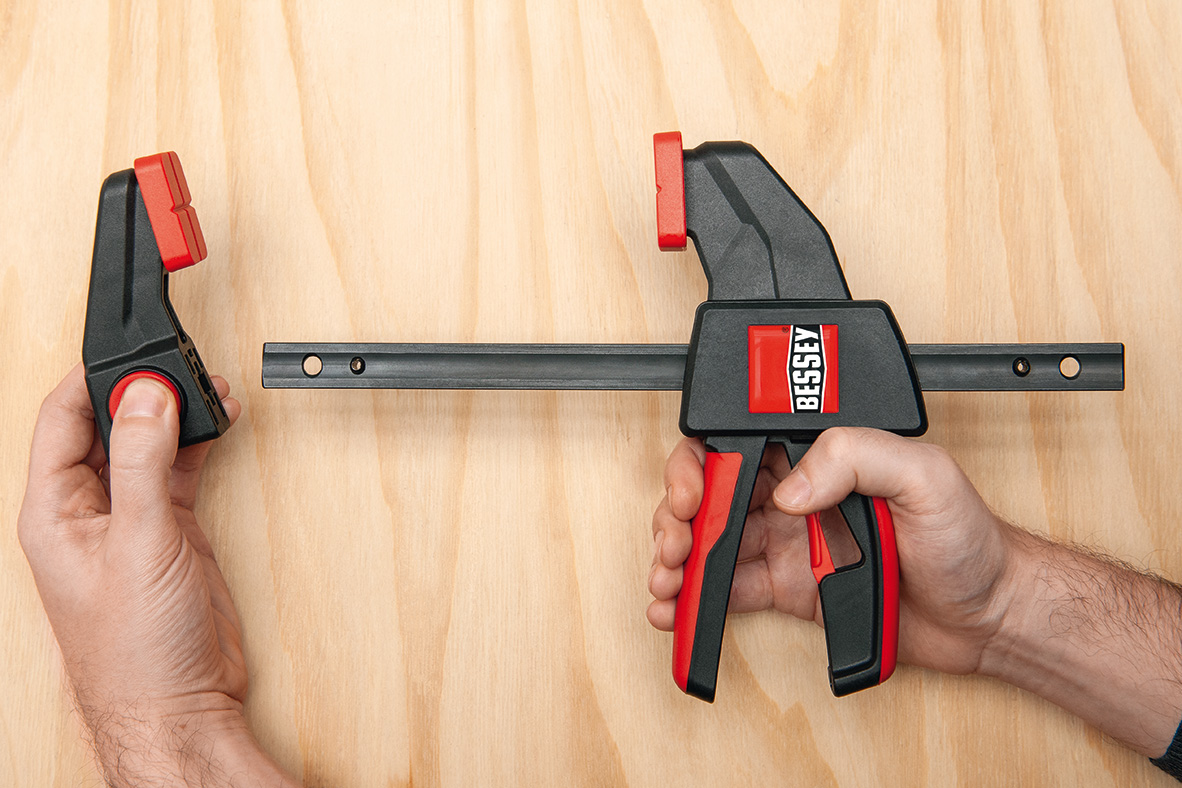 Струбцина пистолетного типа 150 мм x 80 мм, 1.4 кН, распор 160 - 300 мм EZL15-8 BE-EZL15-8