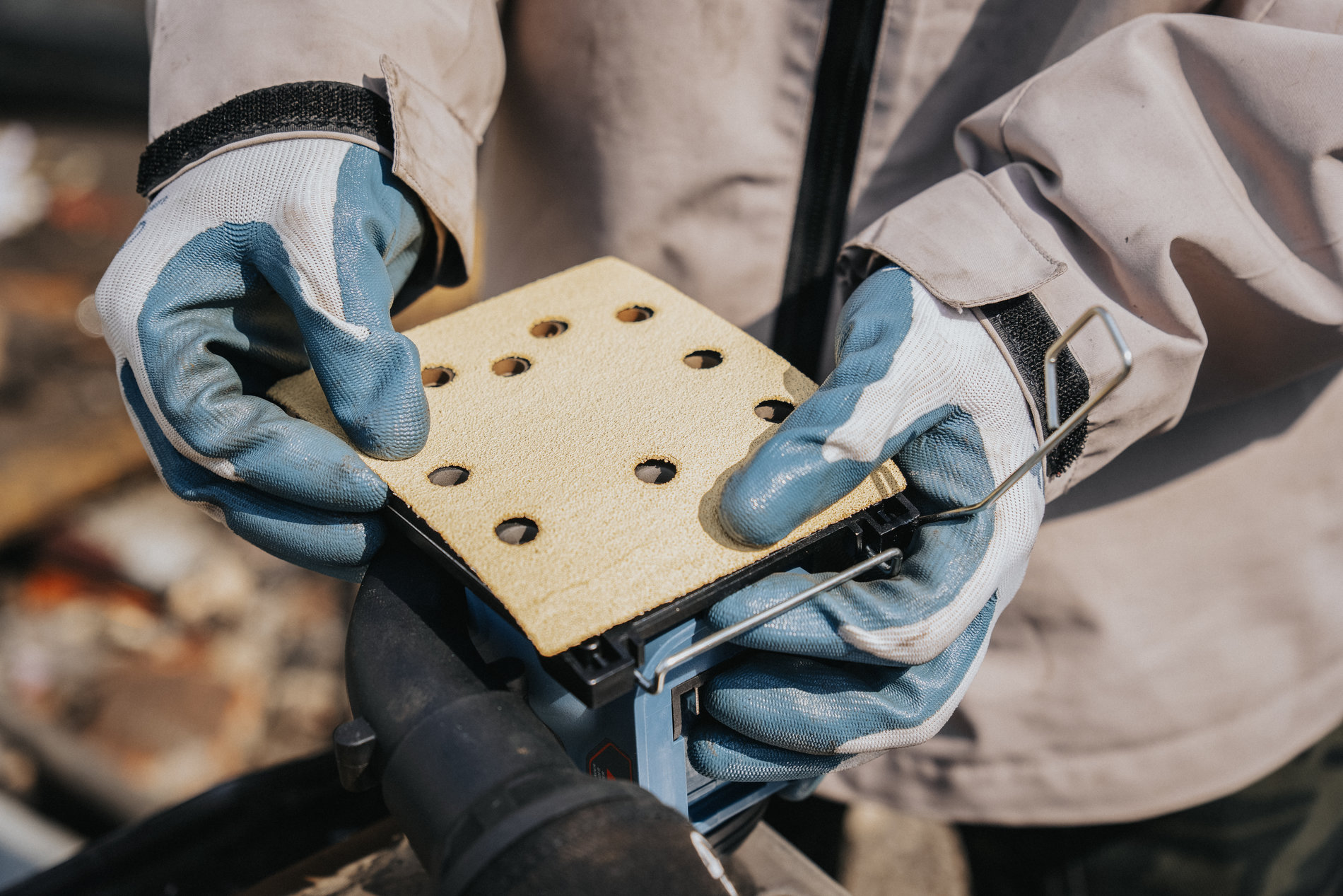 Шлифмашина вибрационная аккумуляторная, бесщ.дв., 125 мм, с 1 АКБ, 1 ЗУ X2 20В