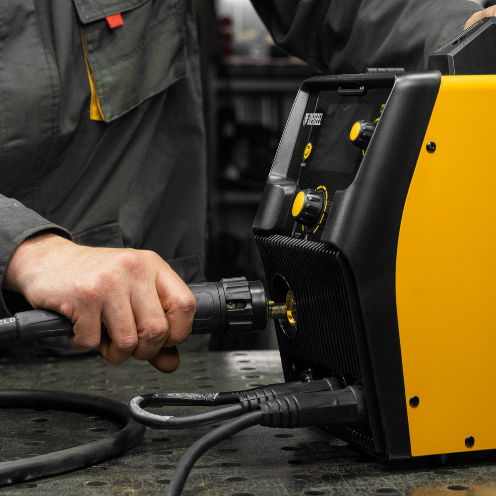 Аппарат инвертор. полуавтомат. cварки IMIG-185SDR, 180 А, ПВ 60%, катушка 5 кг Denzel (94363)