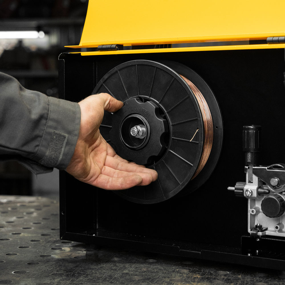 Аппарат инвертор. полуавтомат. cварки IMIG-185SDR, 180 А, ПВ 60%, катушка 5 кг Denzel (94363)